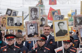 Алексей Дюмин прошёлся в «Бессмертном полку» с портретом деда