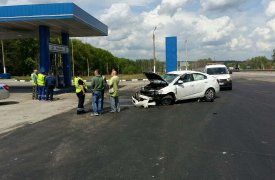Под Тулой водитель «Шевроле» врезался в ограждение и перевернулся