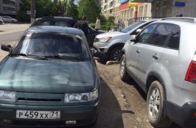 Туляки жалуются на хаотичную парковку на ул. Степанова