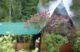 В тульском посёлке Хомяково 9 огнеборцев тушили дачу