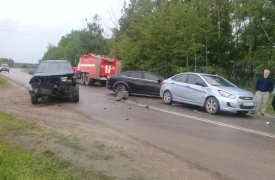 В Алексинском районе автоледи на «Ленд Ровере» протаранила два автомобиля