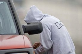 Житель Щекино за ночь «обчистил» две машины