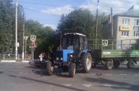 Под Тулой столкнулись тракторист и мотоциклист