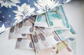 В Тульской области женщина стащила деньги у пенсионерки из-под подушки