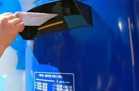 Сотрудница Почты России выбросила письма и уведомления в мусорную кучу