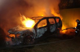 В Туле горящий автомобиль тушили 6 человек