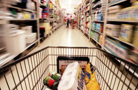 Жительница Суворова украла продукты на 25 тыс. и вернула пустую тележку к супермаркету