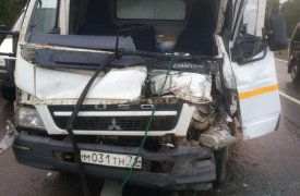 На Тульской трассе столкнулись два грузовика