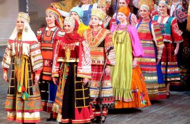 Музей «Тульские древности» приглашает бабушек и дедушек с внуками на выставку исторического костюма