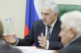 Замполпреда президента РФ в ЦФО Мурат Зязиков похвалил Алексея Дюмина за работу с обращениями граждан