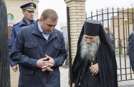 Алексей Дюмин и схиархимандрит Илий приняли участие в освещении храма на территории 51 гвардейского полка