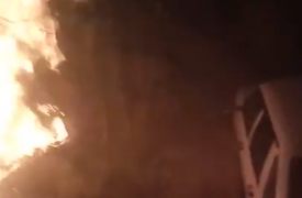 В одном из дворов Тулы устроили костёр из старой мебели и чуть не сожгли автомобиль