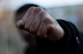 В Туле мужчина без определенного места жительства пытался убить престарелую мать знакомого