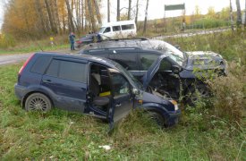 Под Тулой две дамы на внедорожниках не поделили дорогу