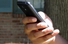 Ночью в Туле мужчина напал на молодого человека и отнял у него смартфон