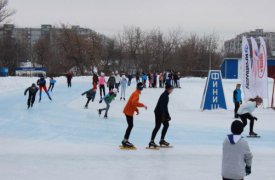 В Заречье заливают каток для туляков