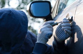 В Тульской области двое мужчина угнали автомобиль и сожгли его