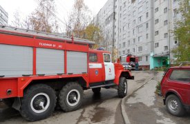 6 человек тушили горящую 