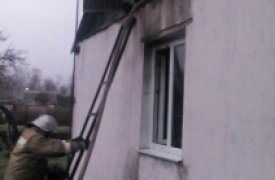 8 человек тушили горящий дом в Тульской области