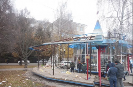 В Туле возле автовокзала сносят стеклянный торговый павильон «Валери»