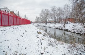 На Тульском оружейном заводе установили новое ограждение со стороны набережной Упы