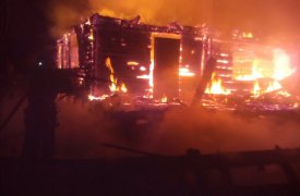 8 человек тушили горящий дом в Тульской области