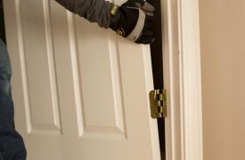 В Тульской области вор снимал двери с петель