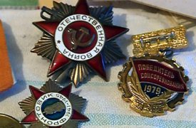 Двое туляков украли ценные ордена у пенсионерки