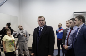 Алексей Дюмин посетил новый физкультурно-оздоровительный комплекс в Шатске