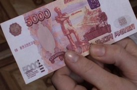 В Веневе фармацевты задержали москвичку, пытавшуюся сбыть фальшивую 5-тысячную купюру