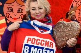 Тренер Татьяна Тарасова встретила свой день рождения с тульским пряником в руках