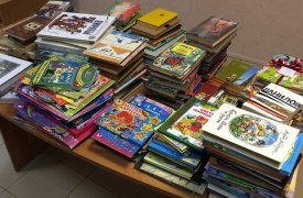 Более 300 книг собрал 
