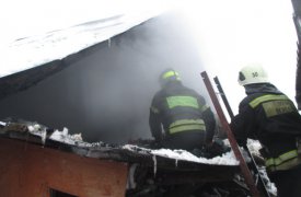 В Узловском районе 11 пожарных тушили горящий дом