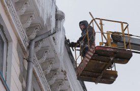 По поручению Алексея Дюмина госжилинспекция проверила, как убираются сосульки с крыш