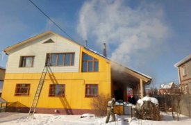 В Горелках сгорел двухэтажный коттедж