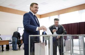 Алексей Дюмин приглашает жителей региона на президентские выборы 18 марта