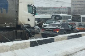 Фура посреди проспекта Ленина спровоцировала многокилометровую пробку