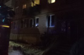 В Щекино шесть человек тушили полыхающую квартиру