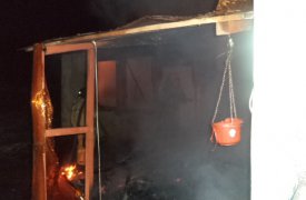 При пожаре в деревянном бараке в Тульской области пострадал человек