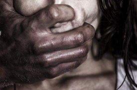 Ночью тулячку избили и изнасиловали за гаражами