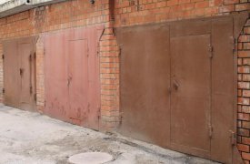 Двое 16-летних подростка сломали стену гаража, чтобы украсть автозапчасти