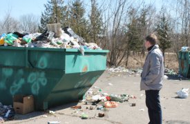 Активисты ОНФ добиваются ликвидации свалки около школы в Чернском районе