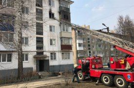 В Новомосковске из горящей пятиэтажки спасли человека