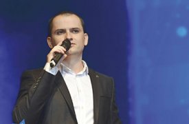 В Туле певцу разбили голову за отказ спеть на бис