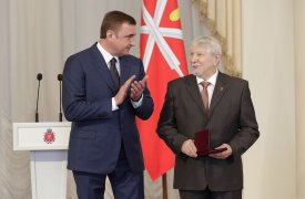 Алексей Дюмин вручил государственные и региональные награды жителям области