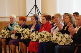 Алексей Дюмин вручил Почетные знаки Тульской области «Материнская слава»