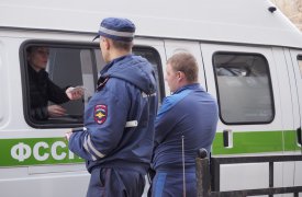 В Туле осужденный прятался от приставов в подвале под грудой одеял
