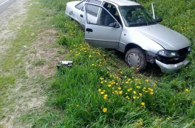 Под Тулой «Дэу Нексия» «улетела» с дороги в одуванчиковое поле