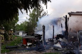 В Дубенском районе 17 человек тушили горящий дом
