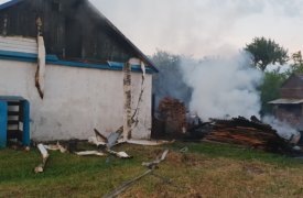 В деревне Большие Голубочки ночью тушили горящий дом
